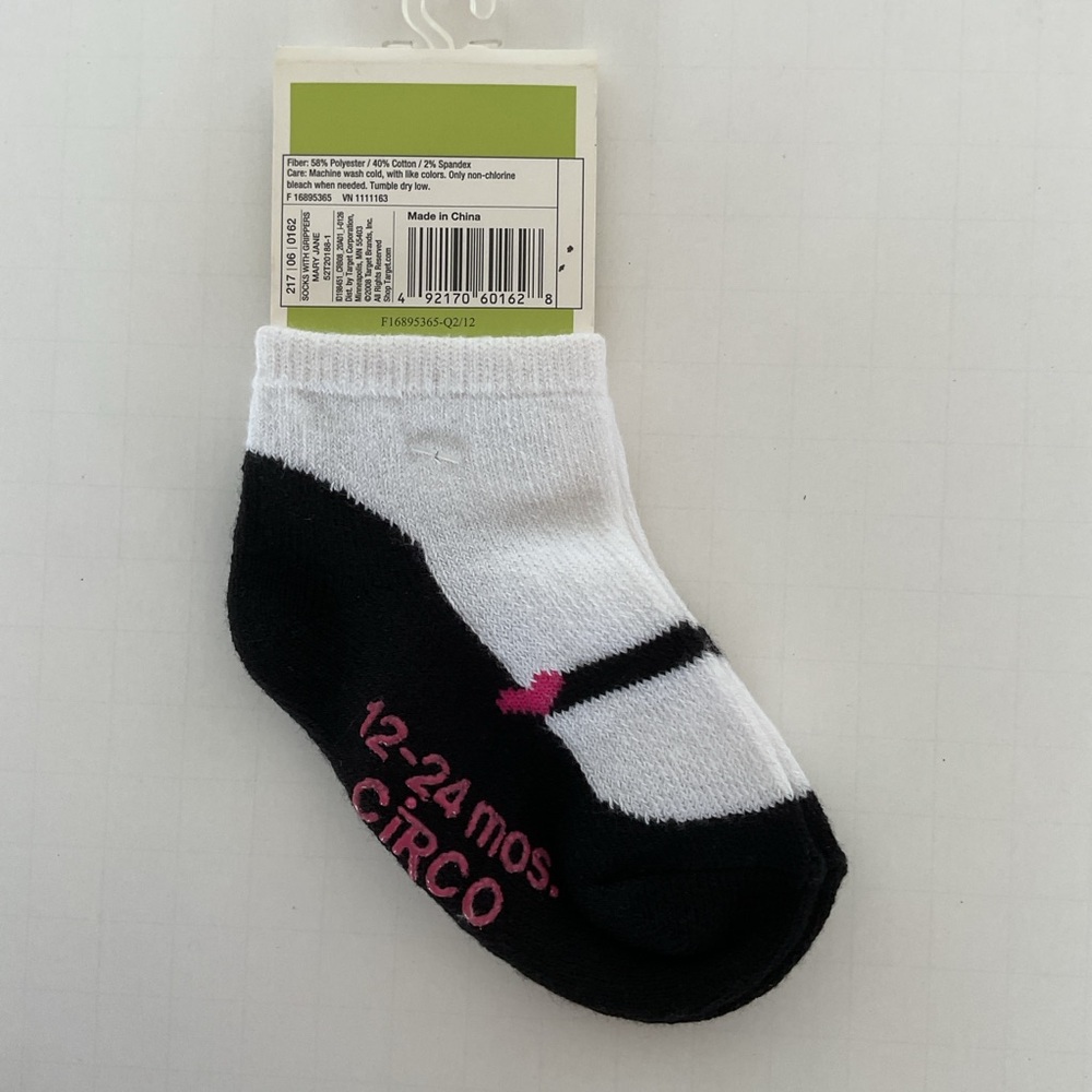 Circo Little girl SOCKS NWT 12-24 months